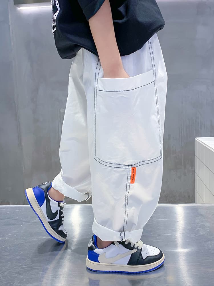 白コーデ ステッチデザイン ワイドパンツ