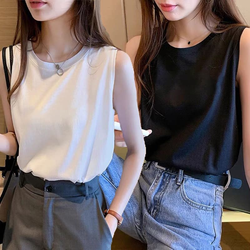 白コーデ すっきりシルエット ノースリーブトップス