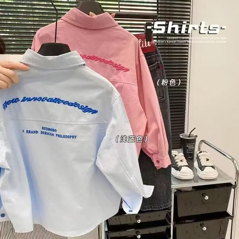 白コーデ シンプル襟付きカジュアルシャツ